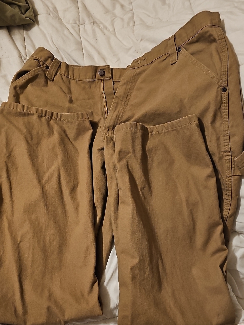 Wrangler Men's Cargo Pants in Tan